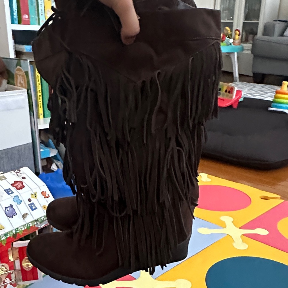 Reaction Kenneth Cole Dark Brown Fringe Heeled Boots - Picture 6 of 10